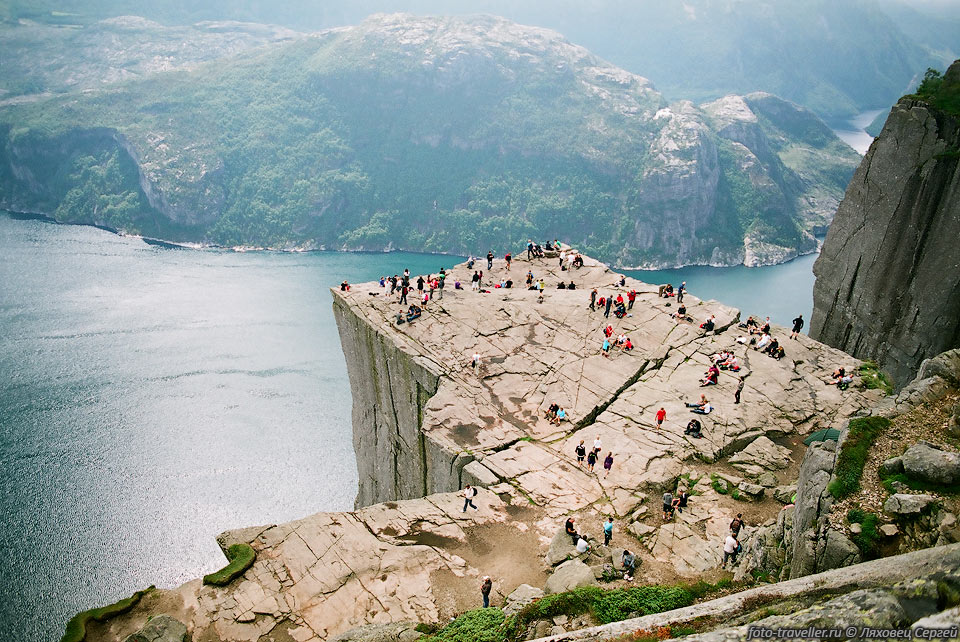 Норвегия - наименее населённая из стран Европы.
Притом населенность крайне неравномерная.
Плотность населения всего 12 чел./км².