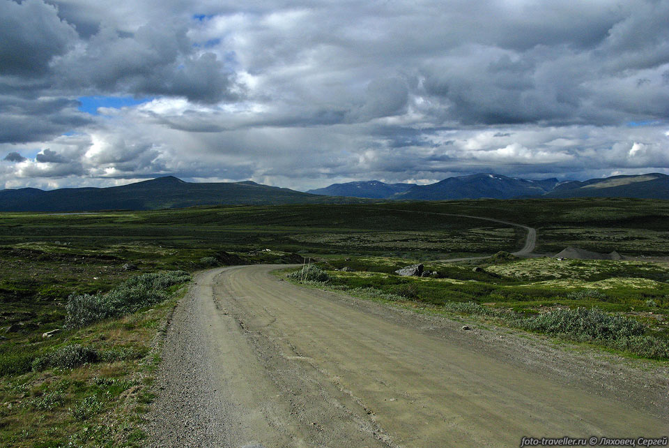 Платная дорога через плато на участке Lesja 
- Vagamo.
Это если ехать из Исфьордена в национальный парк Йотунхеймен.