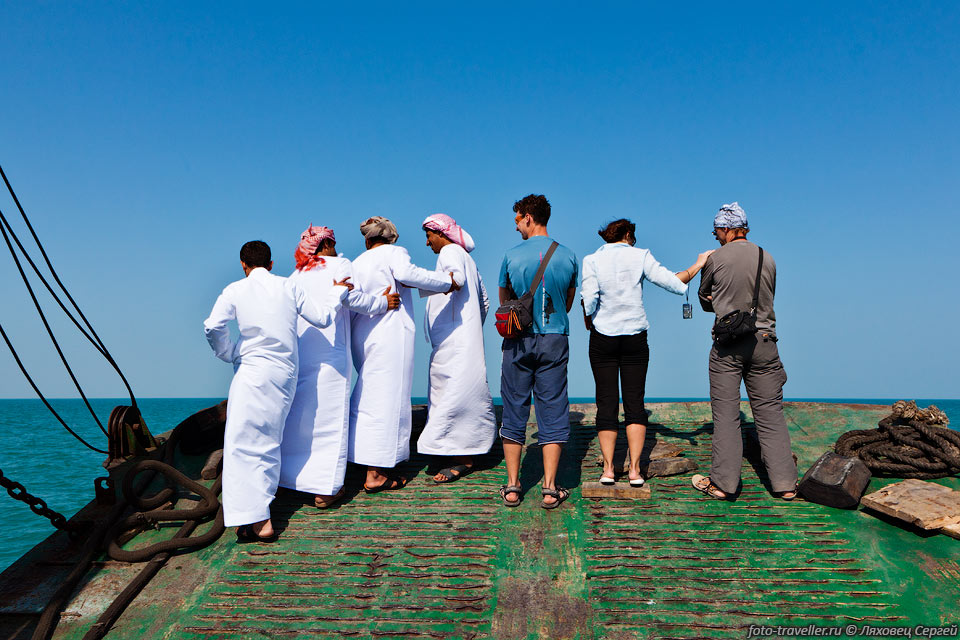 Одежда оманских мужчин - это почти всегда белый халат