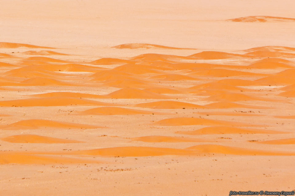Красные наносы песка