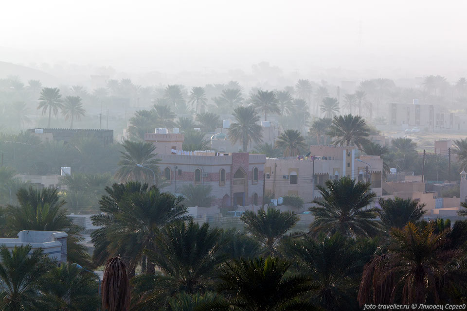 Утренняя дымка над городом Бахла (Bahla)