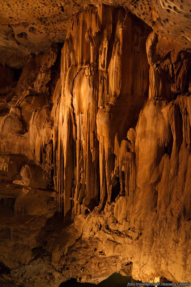 Экскурсионная пещера Аль-Хута (Al Hoota Cave, Hoti Cave).