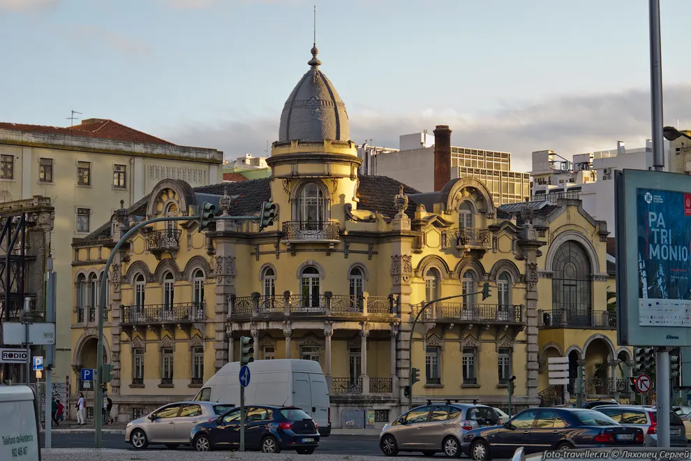Старое здание в Лиссабоне (Lisboa).