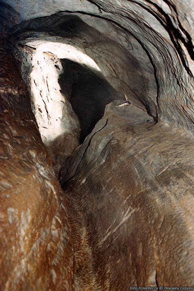 Колодец в пещере Понор Черна