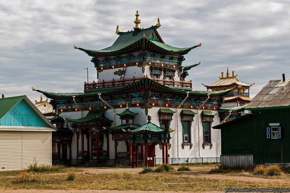 Иволгинский дацан - лучший буддистский храм в России.
Иволгинский дацан - буддийский монастырь-дацан, центр Буддийской традиционной Сангхи.