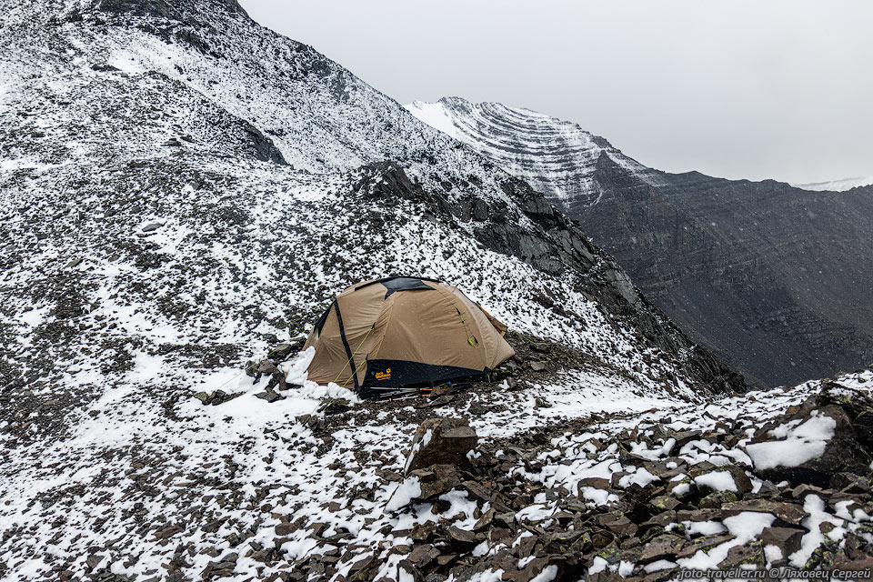 Лагерь 9 на перевале Разведочный (2542 м, 1Б)