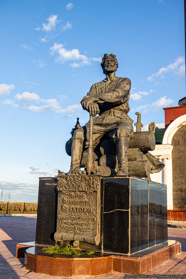 Памятник основателю Якутска