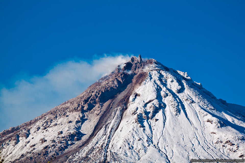 Вершина вулкана Кизимен (2485 м), вид с Тумроков