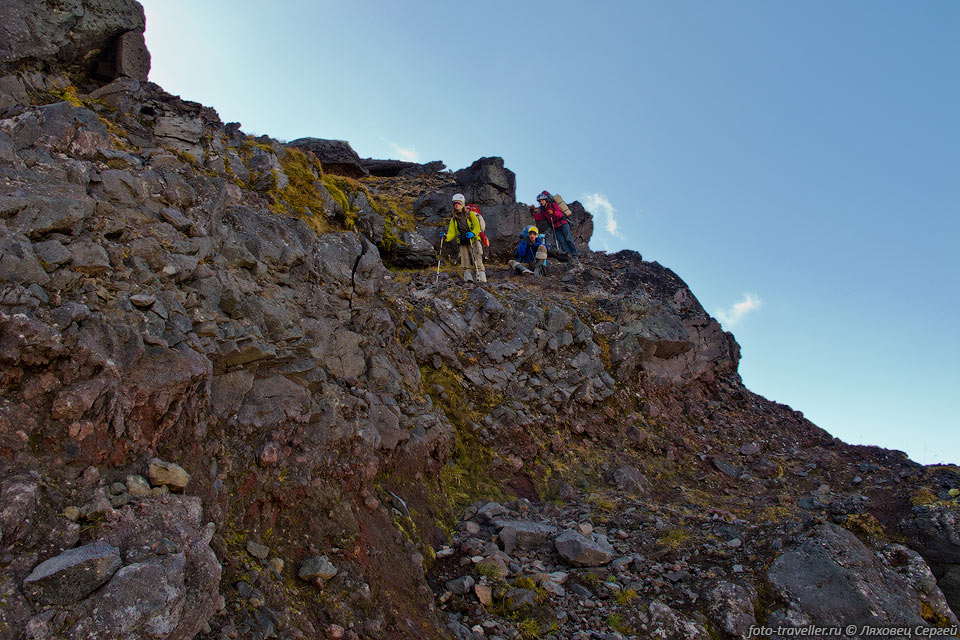 Преодоление обрывистых склонов на вулкане Шмидта