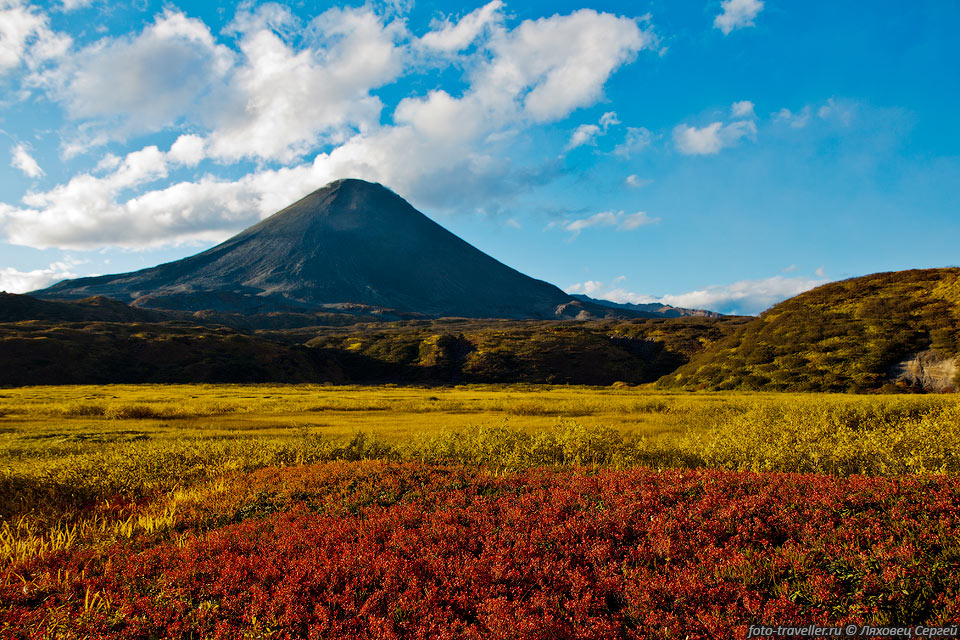 Высота вулкана Карымского с картой не совпадает и составляет где-то 
1560 м.
На вершине я был в 2004 году.