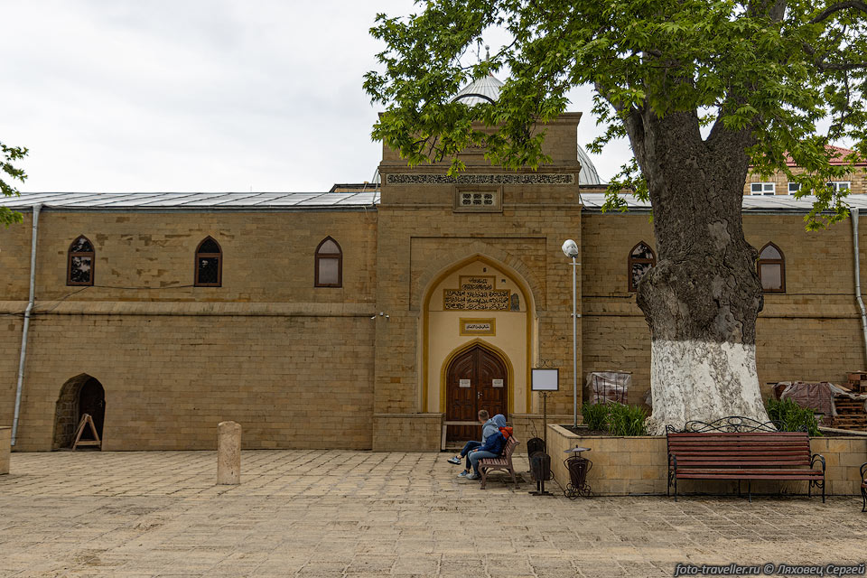 Дербентская Джума-мечеть - старейшая мечеть в России и на территории 
СНГ.