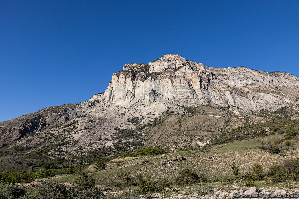 Обрывы горы Дарада