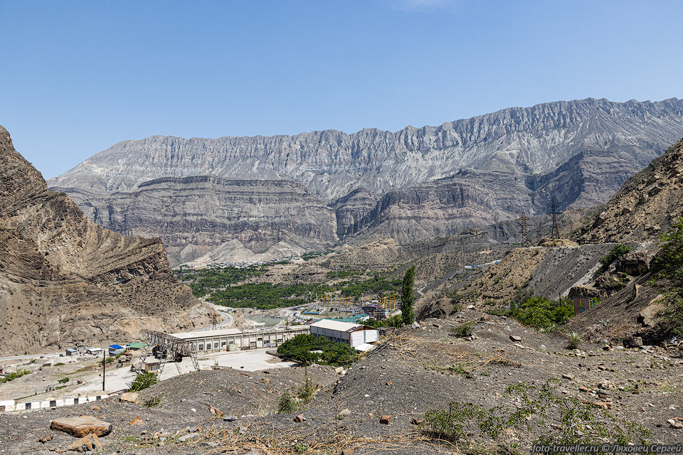 Гимринский хребет протянулся на 65 км вдоль рек Аварское Койсу 
и Сулак.
  Высота до 2 338 м. Сложен известняками.