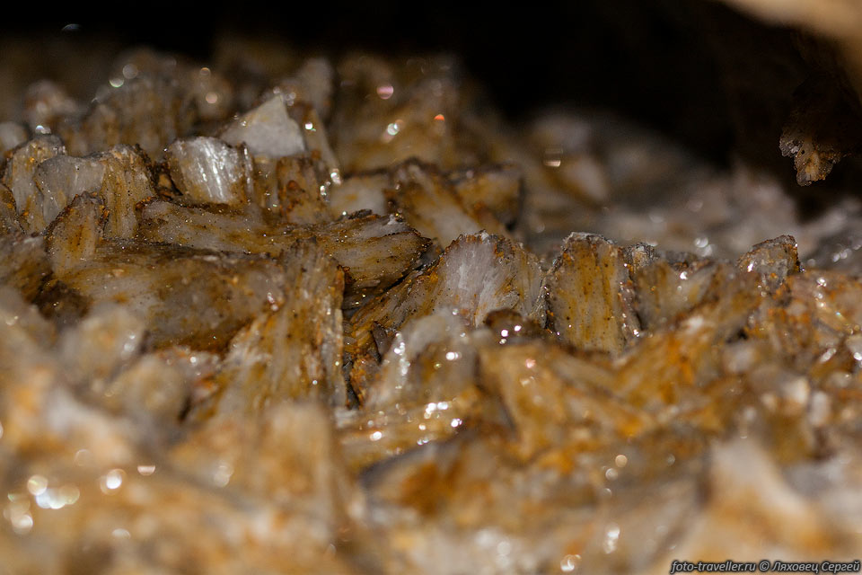 Расщепленные кристаллы барита