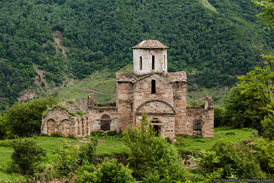 Сентинский храм - христианский храм, возведённый в первой половине 
10 века на территории современной Карачаево-Черкесии.