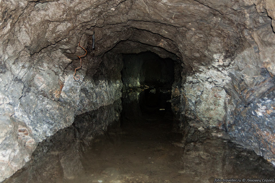 Подтопленный ход в штольне Эльбрусского свинцово-цинкового месторождения
