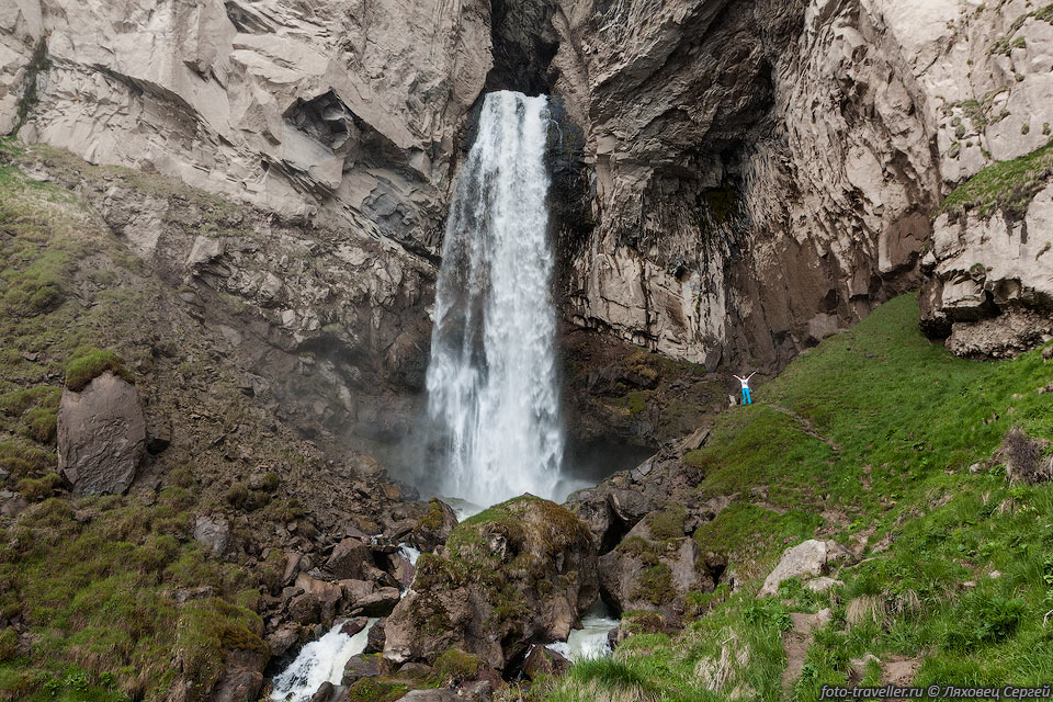 Водопад Султан расположен на территории Кабардино-Балкарии, возле 
нарзанов Джилы-Су.
Водопад имеет высоту 40 метров и расположен на реке Кызылкол, впадающей в Малку.