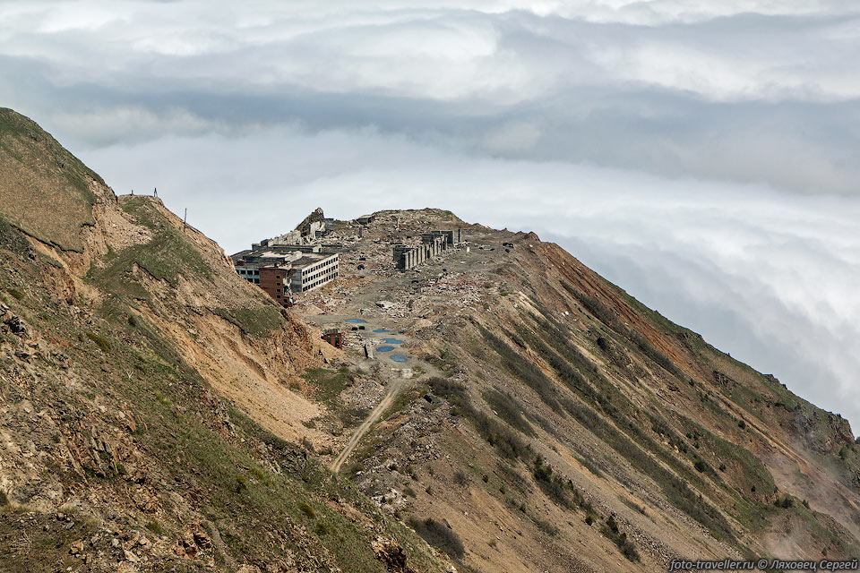 Вид на здания рудника сверху