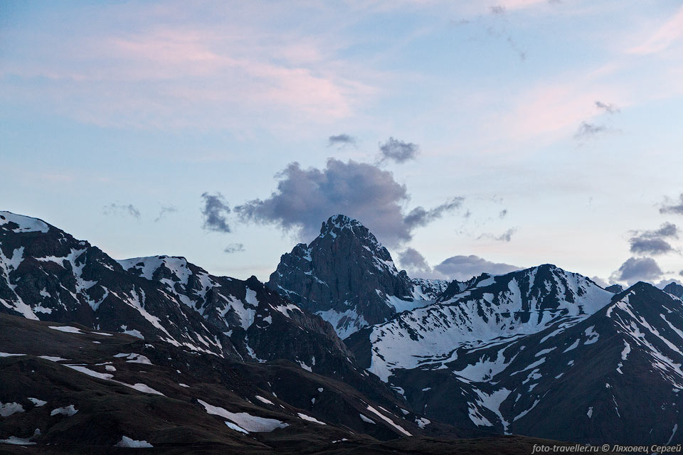 Вершина Суарык (3712 м) на закате