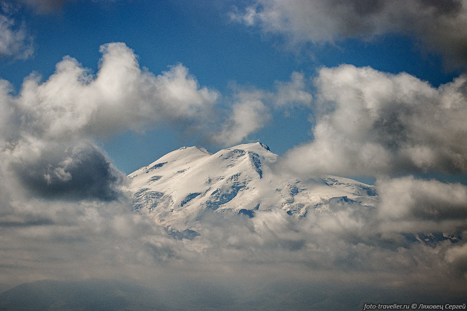 Вид на Эльбрус с плато Бечасын