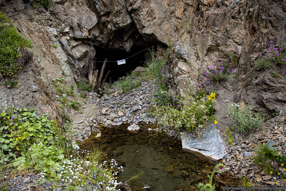 Штольня №21. Рудник Молибден (Тырныауз). 
Вход подтоплен и обвалоопасен.