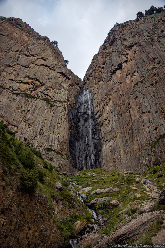 Водопад Абай-Су находится на левом притоке реки Башиль-Аузусу 
в верховьях Чегема.
Высота 78 метров, из них непрерывного падения 72 метра.