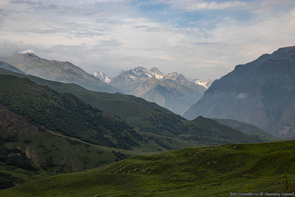 Главный Кавказский хребет, вид из под перевала Думала