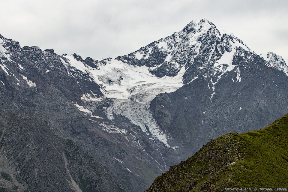 Сказский ледник и вершина Адай-хох (4404 м)