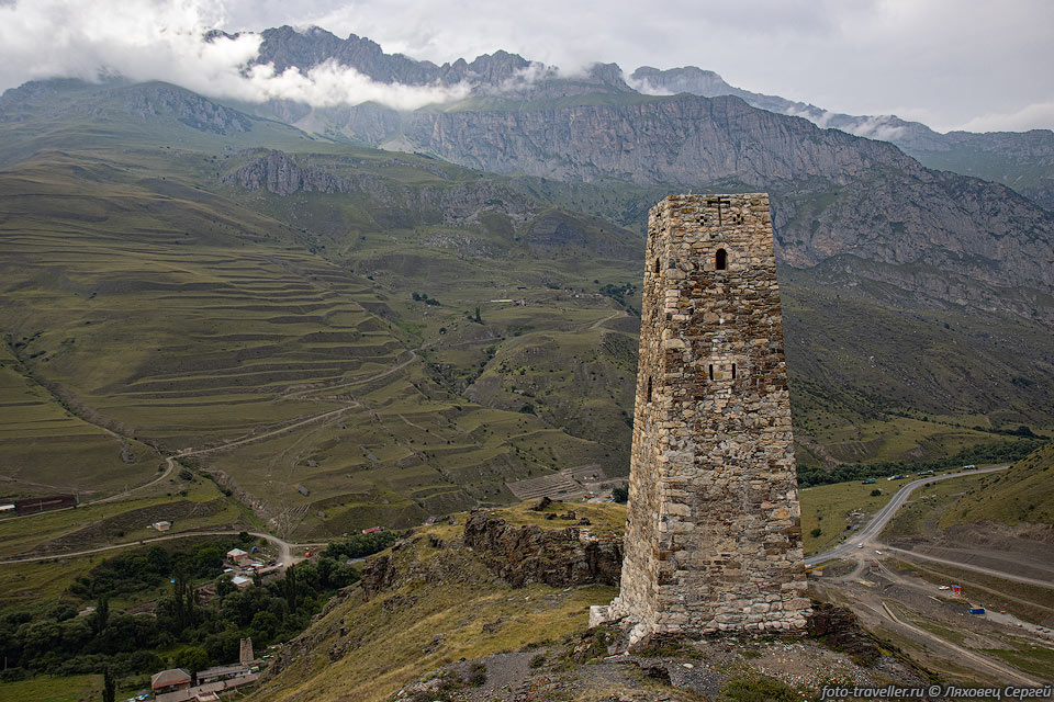 Башня Курта находится на территории древнего родового поместья 
двух братьев Курта и Тага.