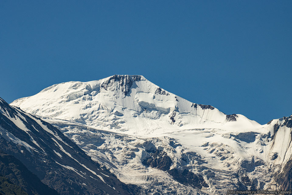 Вершина Майлихох (4597 м), вид с района перевала Даргавский