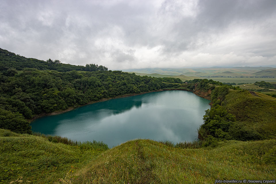 Озеро Шадхурей Большое имеет размеры 270х170 м.