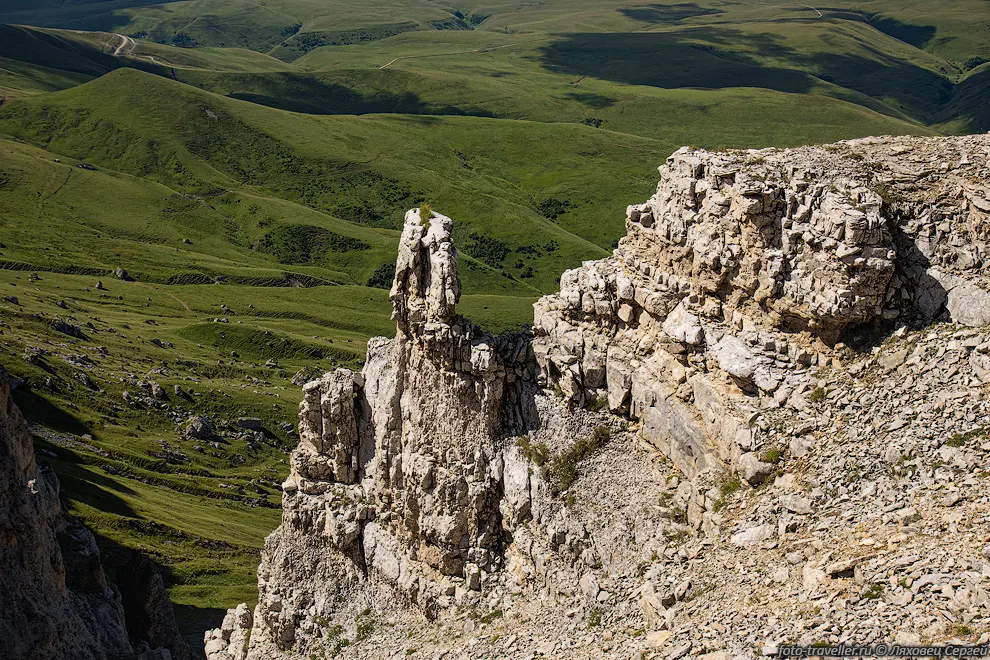 Останец на плато Кинжол