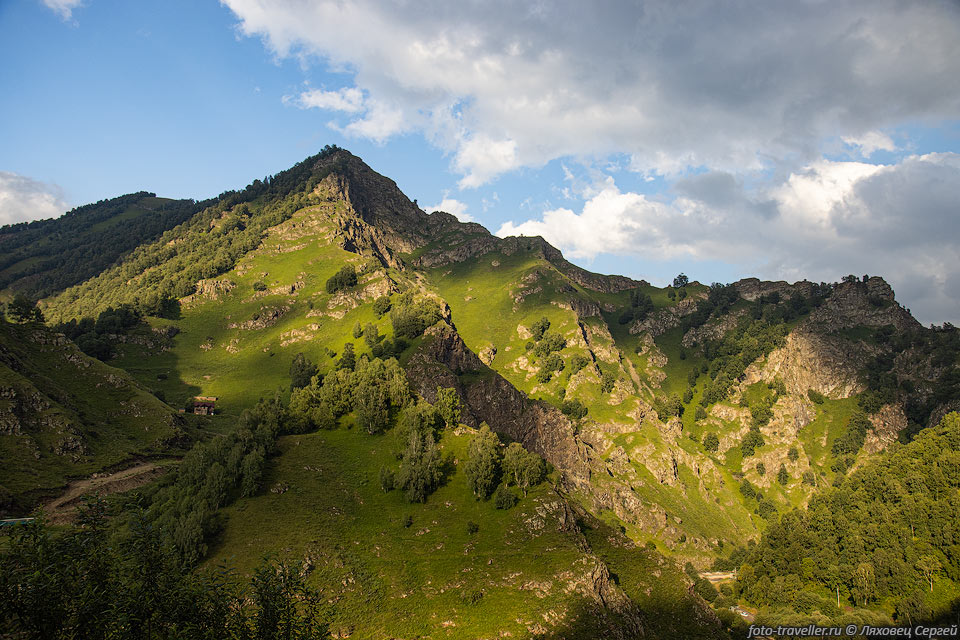 Зеленая гора возле дороги Джилы-Су - Кисловодск