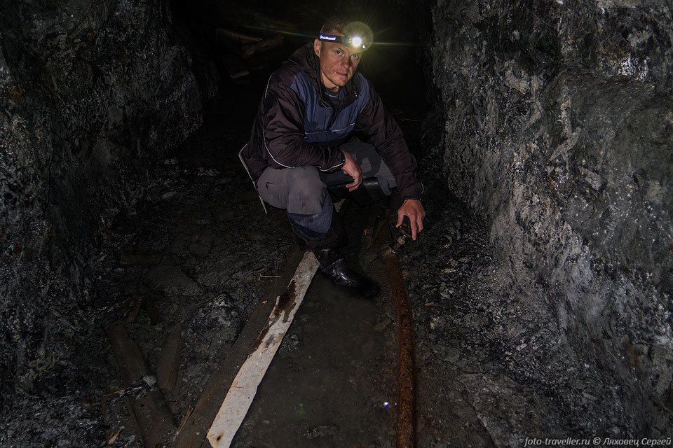 Труба подачи сжатого воздуха в Молибденовом руднике в массиве 
Тахтарвумчорр