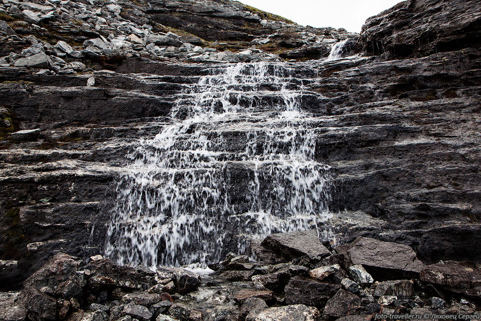 Водопады в Астрофиллитовом ущелье