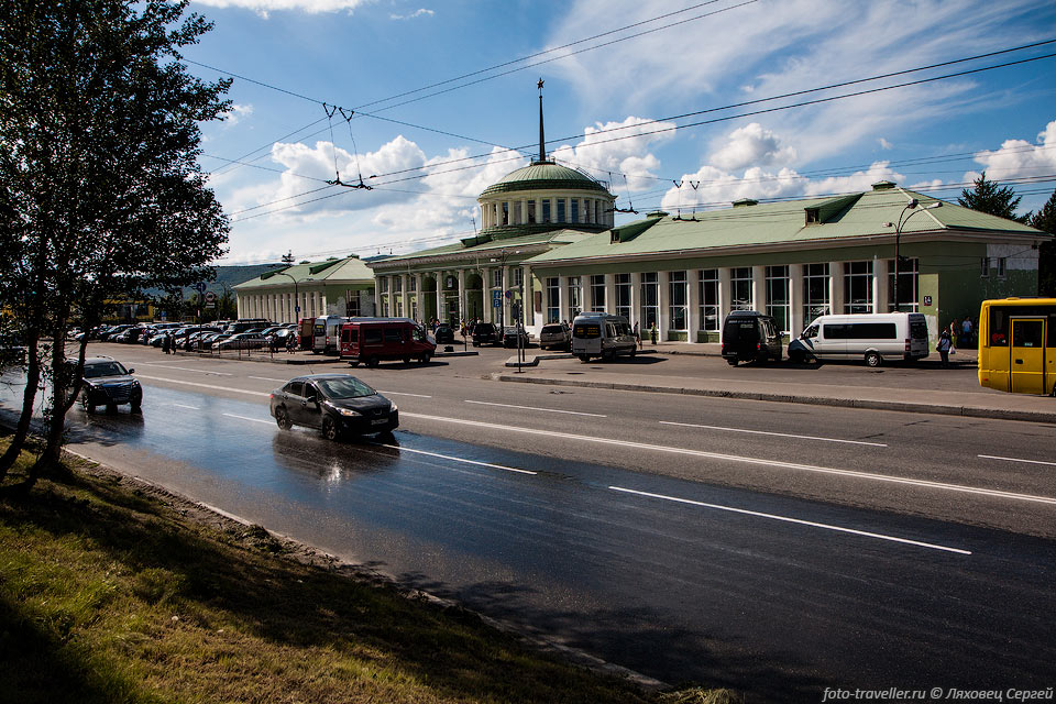 Железнодорожный вокзал в Мурманске
