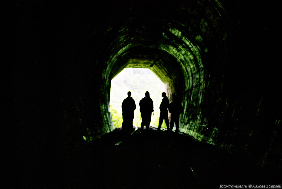 Туннель заброшенной железной дороги, по дороге на Южно-Сахалинский 
грязевой вулкан.