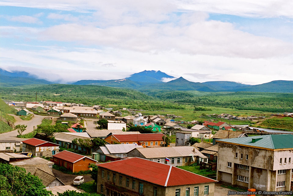 Поселок Курильск - самый большой поселок острова Итуруп.
Проживает 2233 жителей (2002 г).