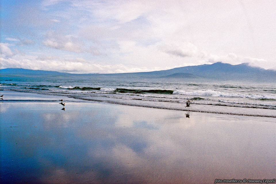 На всем побережье Итурупа наблюдаются суточные приливы со 
средней высотой 1 м