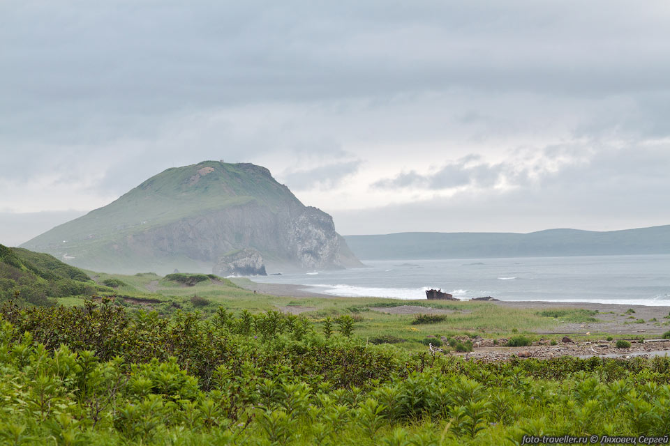Гора Маяк расположена возле Северо-Курильска.
Вид из первого лагеря возле речки Наседкина.