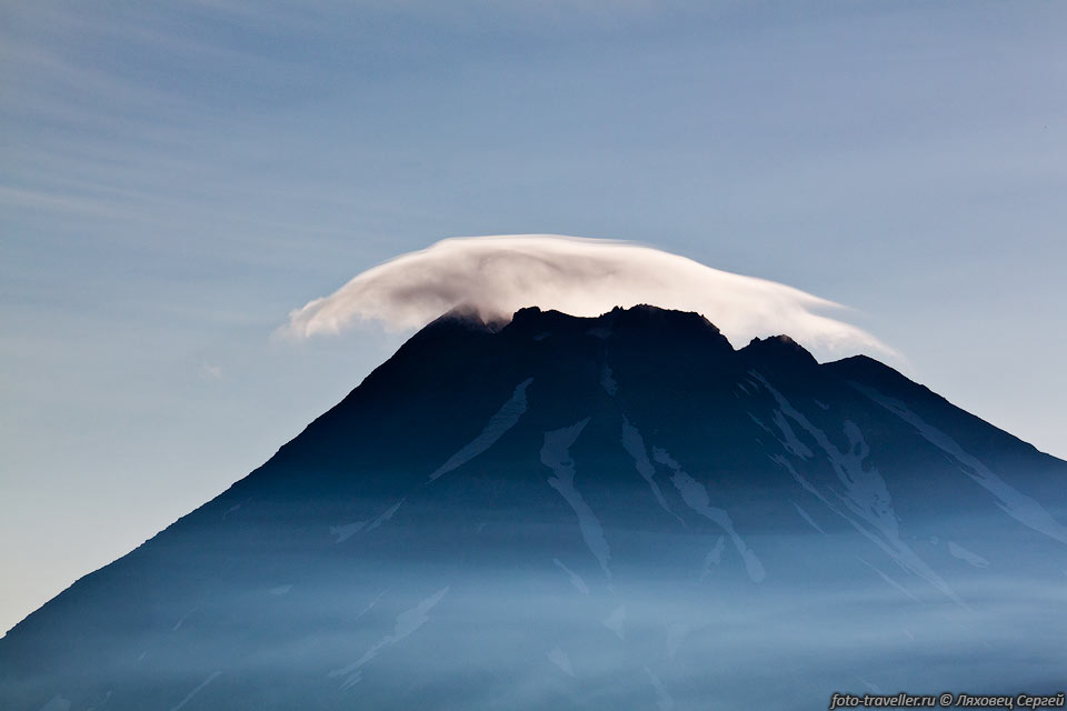 Облако над вулканом Фусса