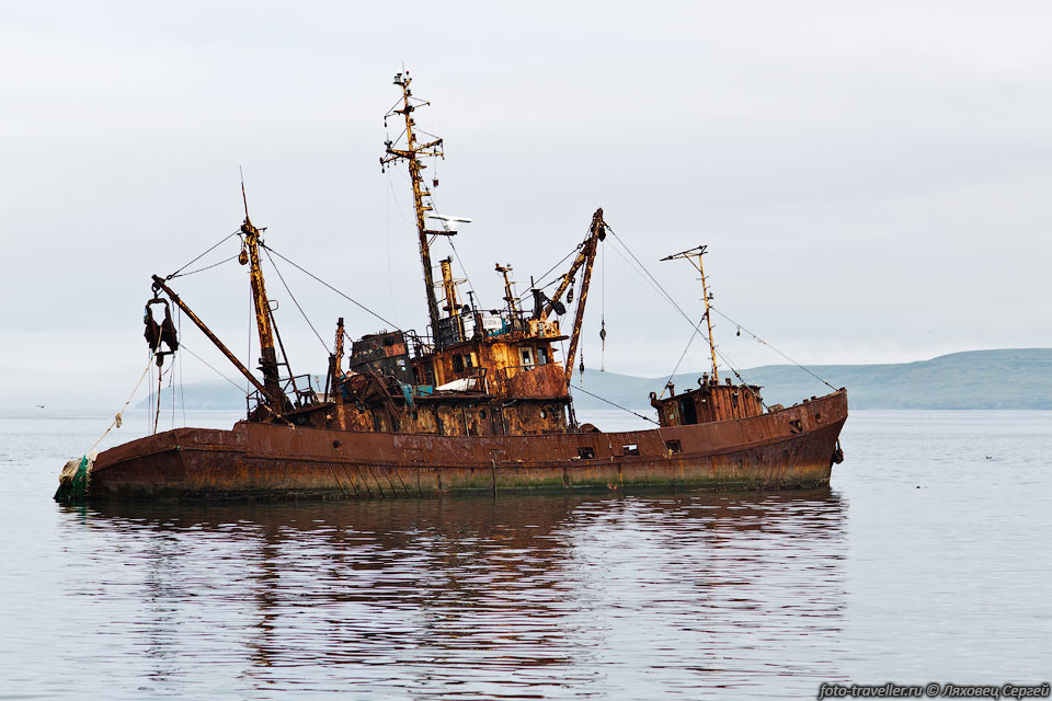 Еще одно судно в гавани Северо-Курильска