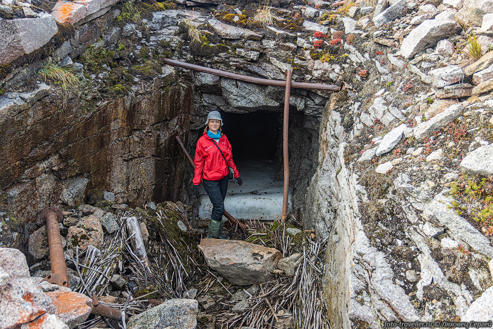 Вход в штольню №2.
Развалины оловяно-уранового рудника Бутугычаг.