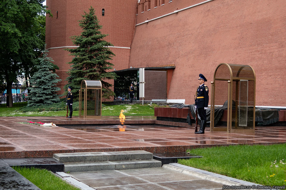Могила Неизвестного Солдата у стен Московского Кремля.
