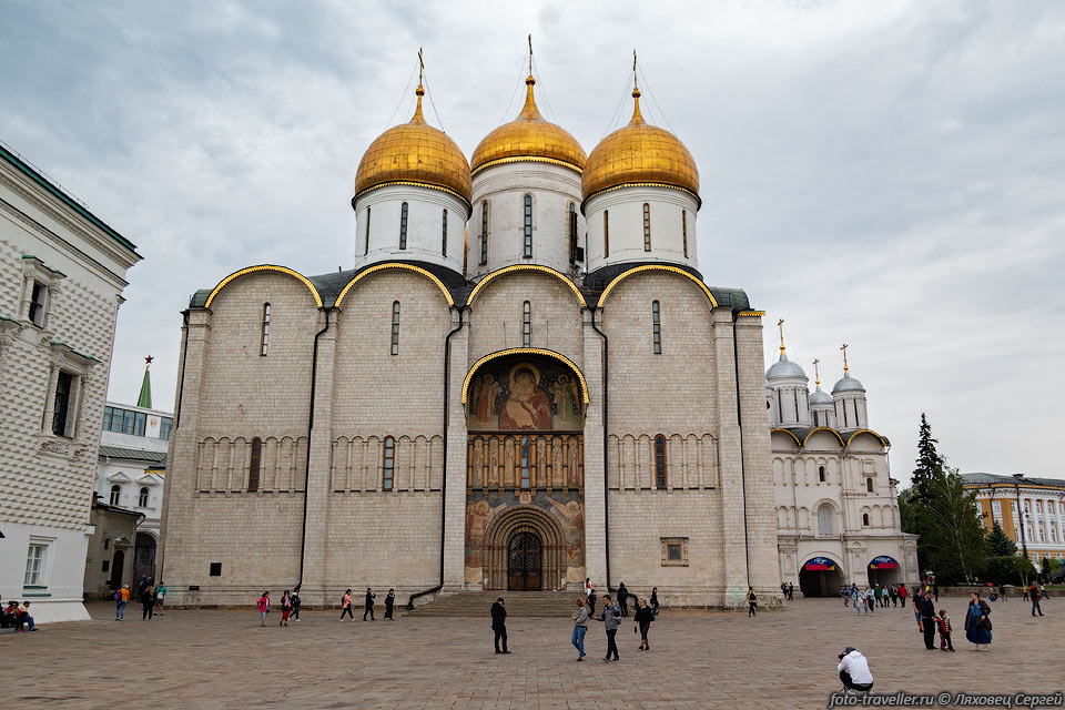 Успенский собор является старейшим полностью сохранившимся зданием 
Москвы.