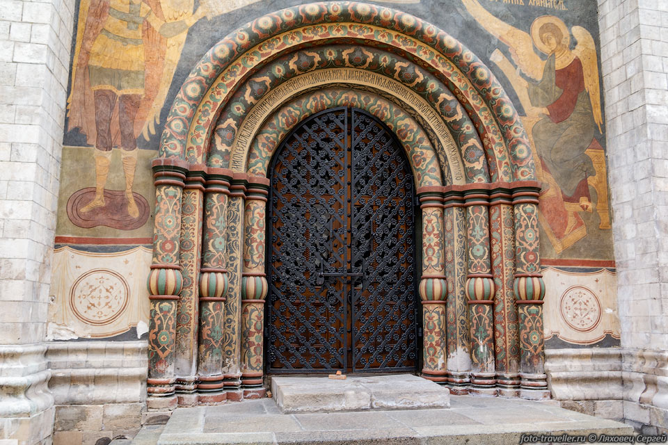 Двери в Успенском соборе
