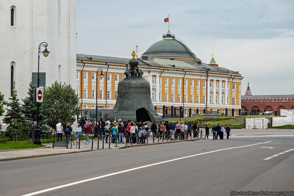 Сенатский дворец построен по проекту русского архитектора Матвея
Казакова в 1776-1787 годах.
Выполнен по заказу императрицы Екатерины Великой в классическом стиле.