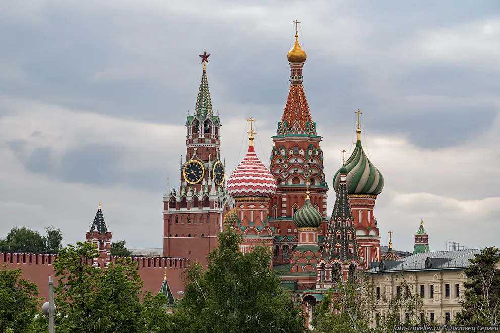 Вид на Кремль с парка Зарядье