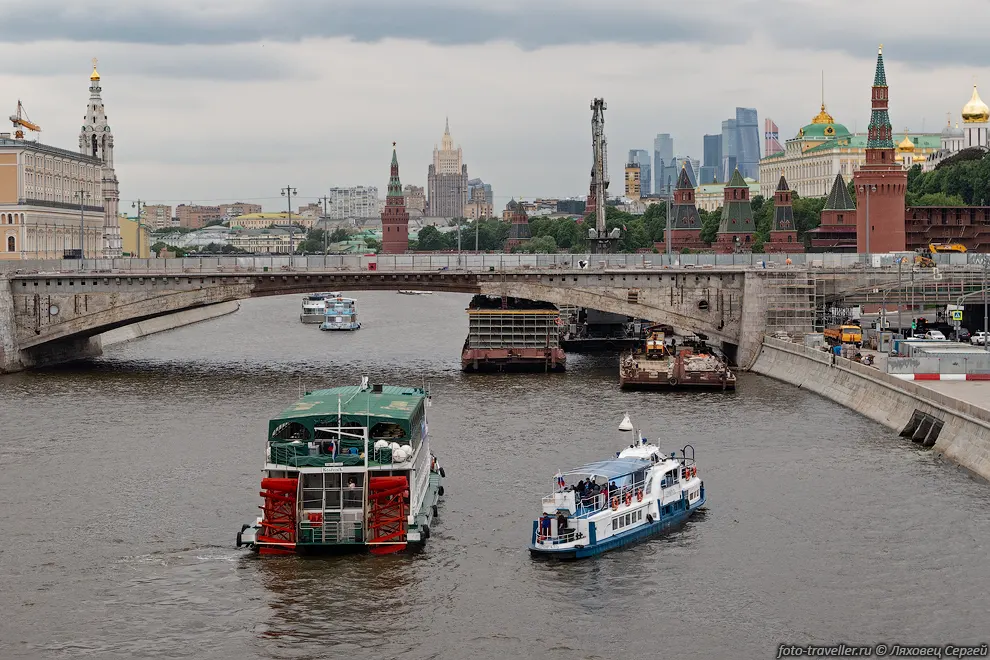Большой москворецкий мост построен на месте одной из старейших
переправ в городе