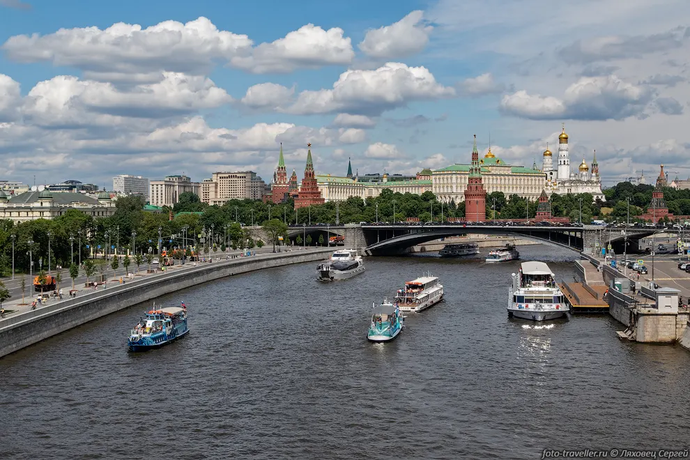 Москва-река протекает в Московской области, Москве и в Смоленской
области.
Является притоком Оки. Используется для водоснабжения города Москвы.